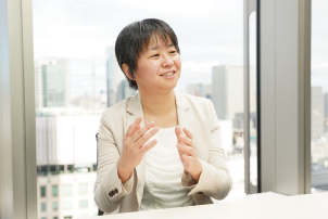 金融サービステクノロジーコンサルティング部門 マネージャー 天野 由紀子